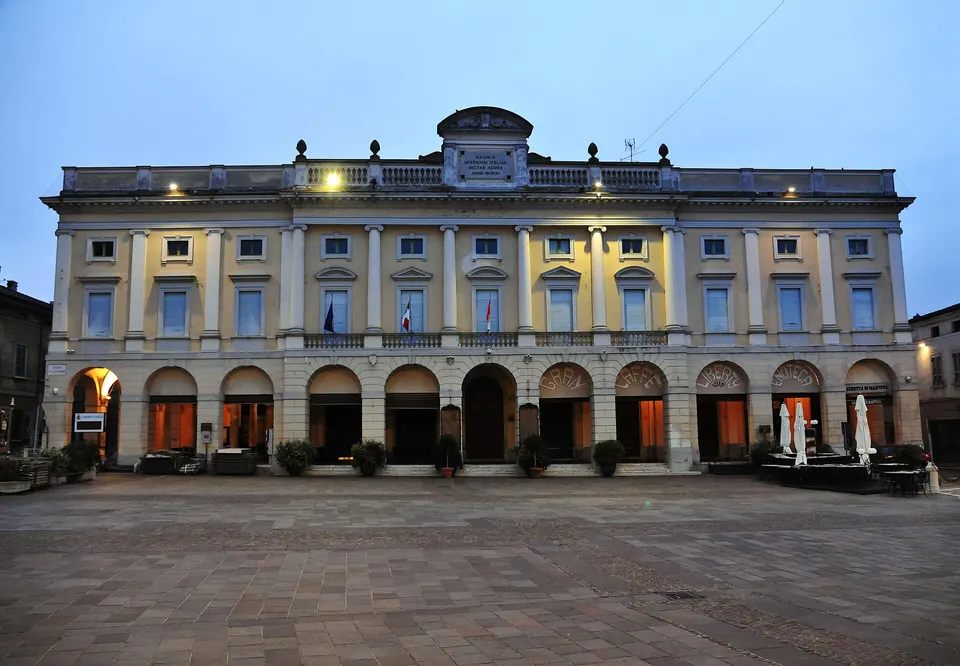Palazzo municipale, il principale palazzo di una città dove il cittadino deve rivolgersi per qualsiasi necessità