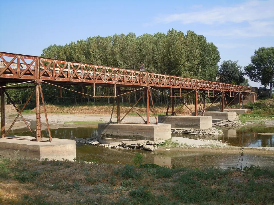 Acquanegra sul Chiese (MN): ponte sull'Oglio.