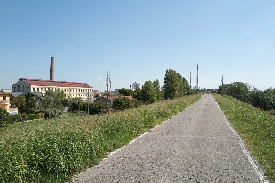 Via Argine Po - Ostiglia, Mantova, Italia