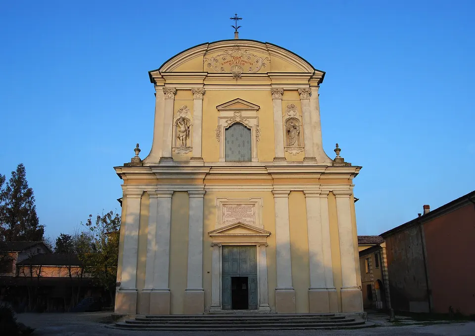 Gazoldo degli Ippoliti, chiesa parrocchiale.